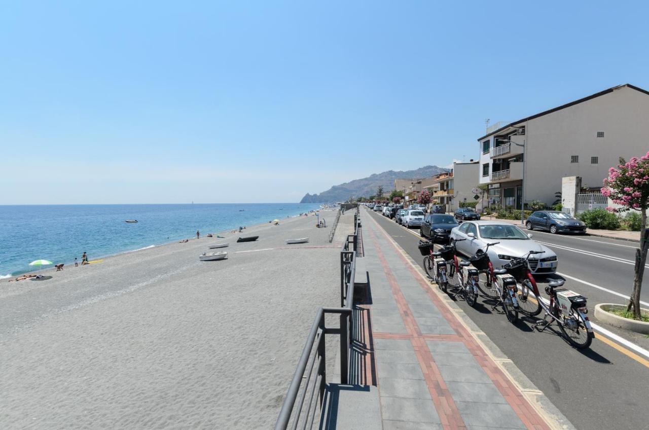 سانتا تيريزا دي ريفا Marina D'Agro Residence المظهر الخارجي الصورة
