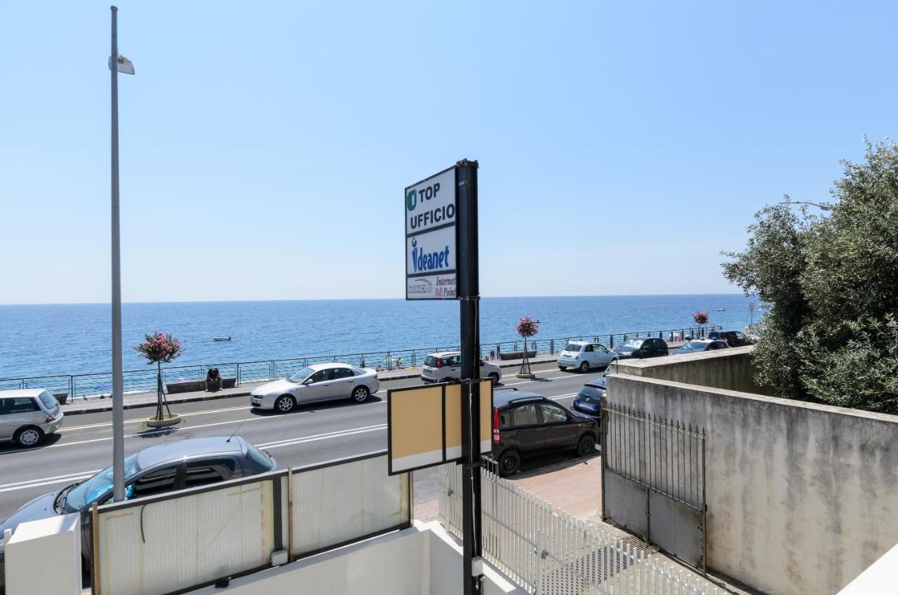 سانتا تيريزا دي ريفا Marina D'Agro Residence المظهر الخارجي الصورة