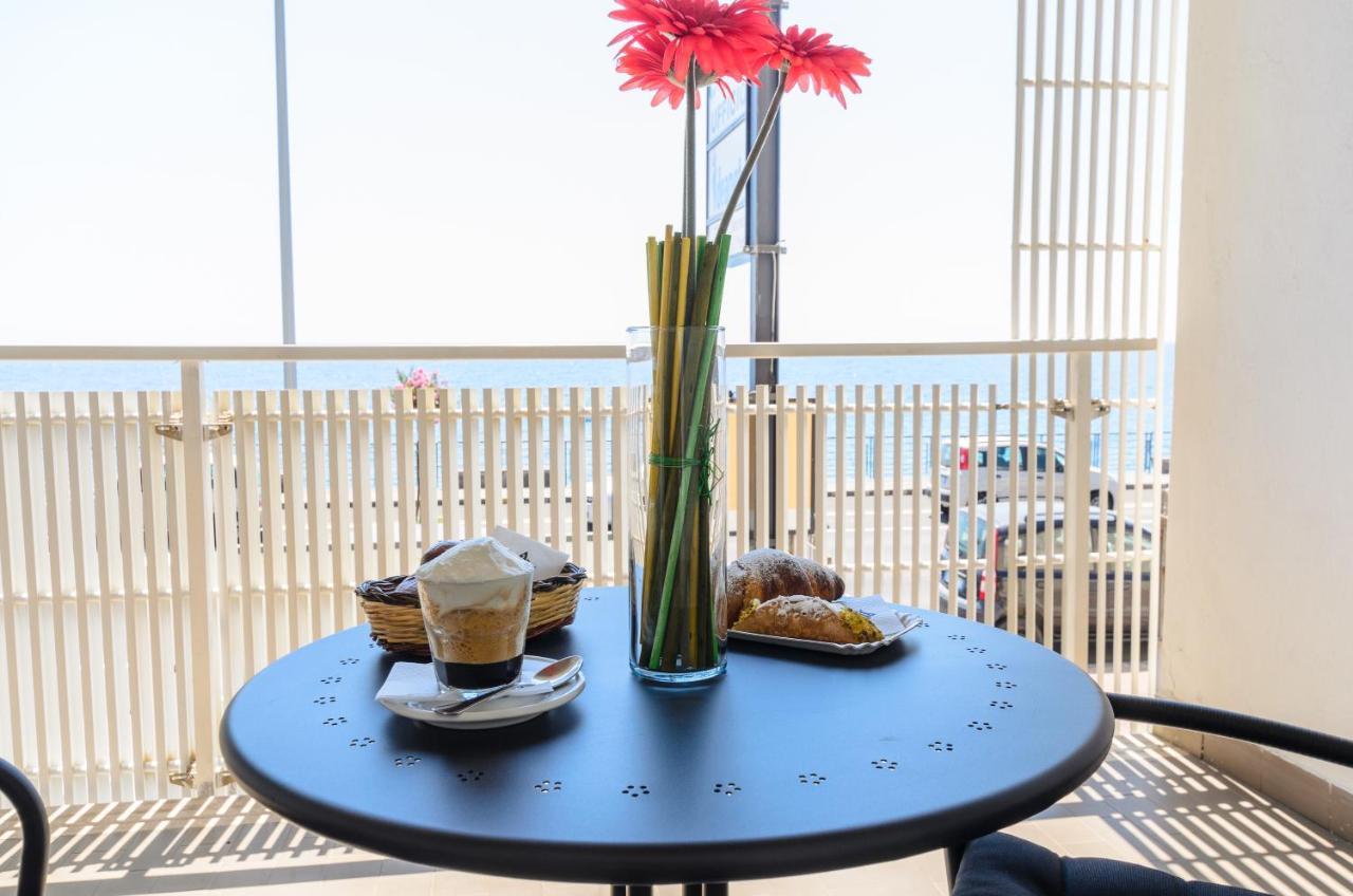 سانتا تيريزا دي ريفا Marina D'Agro Residence المظهر الخارجي الصورة
