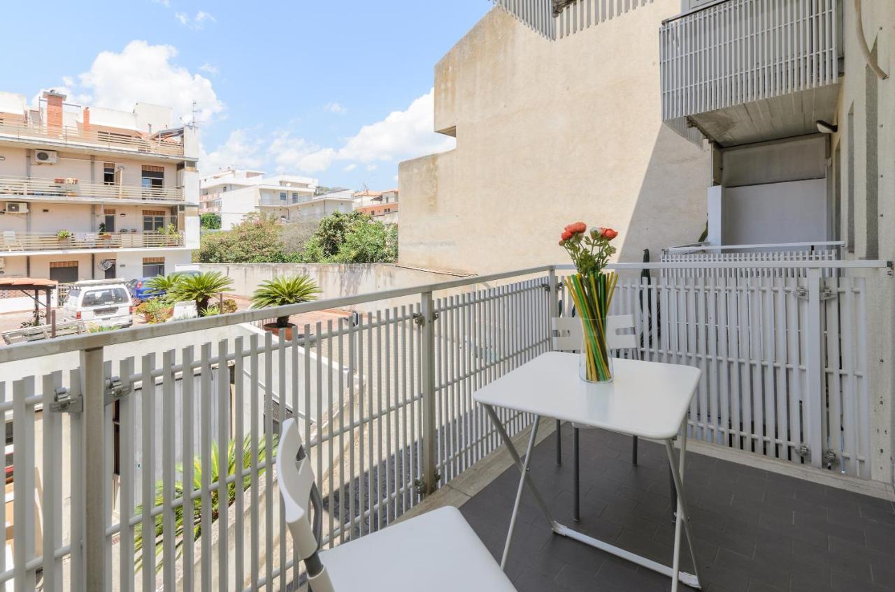 سانتا تيريزا دي ريفا Marina D'Agro Residence المظهر الخارجي الصورة