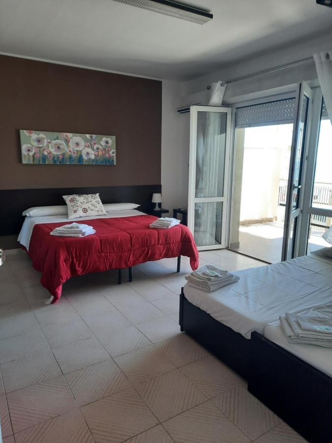 سانتا تيريزا دي ريفا Marina D'Agro Residence المظهر الخارجي الصورة