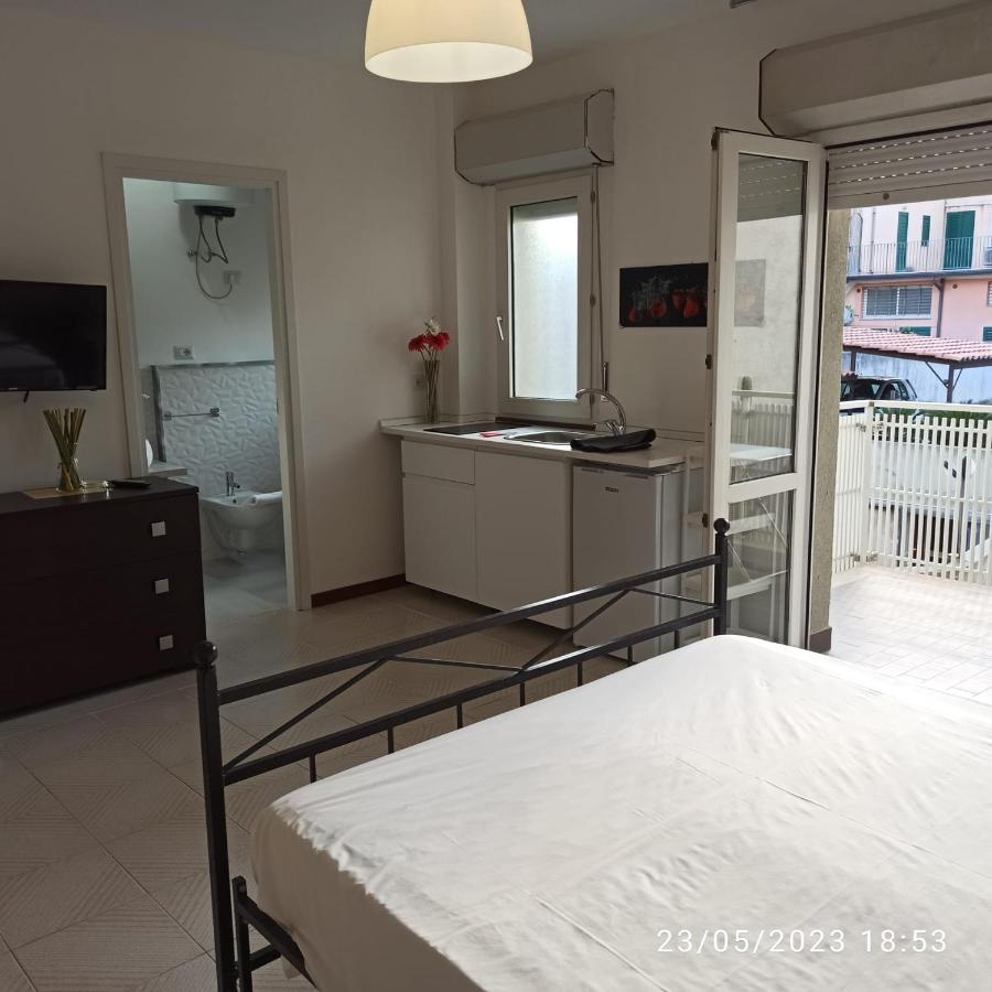 سانتا تيريزا دي ريفا Marina D'Agro Residence المظهر الخارجي الصورة